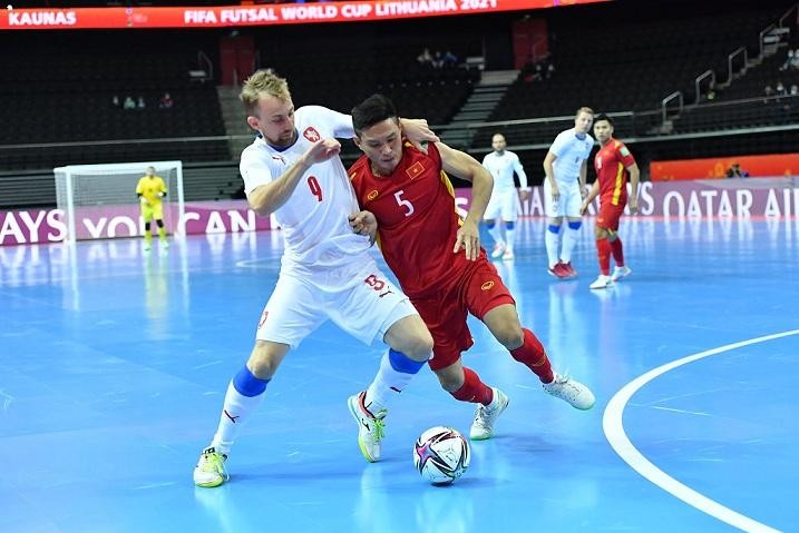 Buộc đối thủ trên cơ phải chia điểm, ĐT futsal Việt Nam giành quyền đi tiếp vào vòng 1/8 VCK FIFA futsal World Cup 2021. 