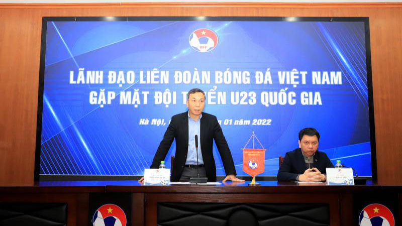 Lãnh đạo VFF giao nhiệm vụ cho đội tuyển U23 quốc gia.