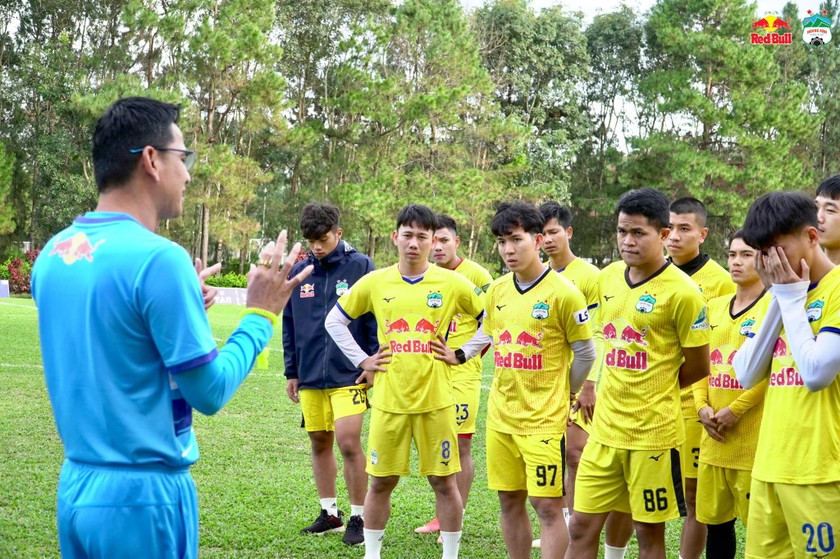 Loạt 'sao' xúc động chia tay Hoàng Anh Gia Lai