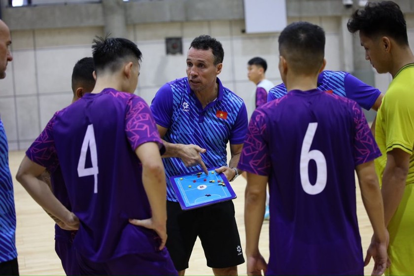 VFF tiếp tục gia hạn với HLV trưởng futsal Việt Nam. Ảnh: VFF