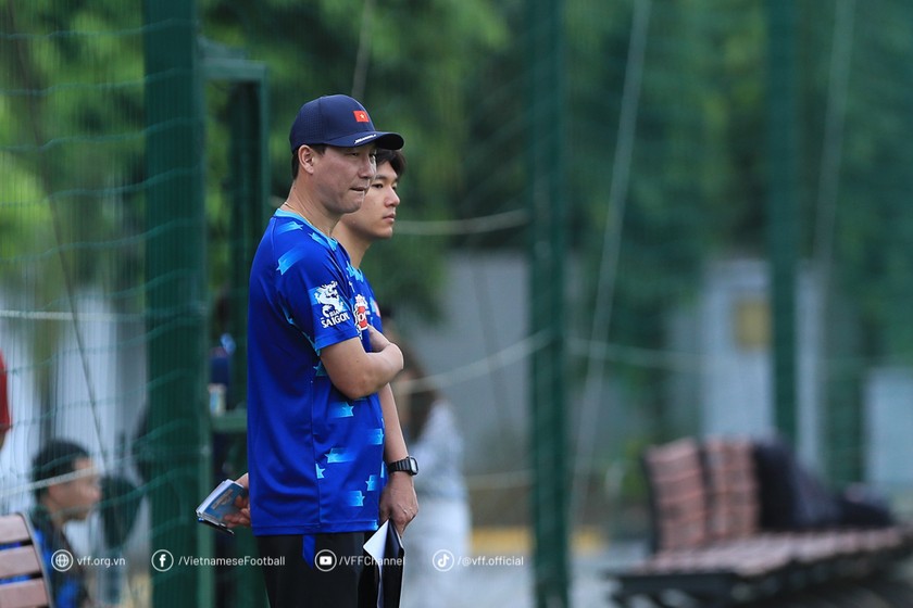 Người hâm mộ đang chờ đợi HLV Kim Sang Sik có được kết quả tốt tại giải đấu AFF Cup (Ảnh: VFF)