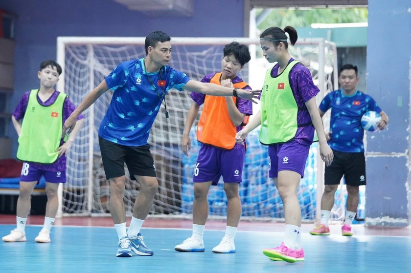 Futsal nữ Việt Nam chuẩn bị cho giải Đông Nam Á (Ảnh VFF)