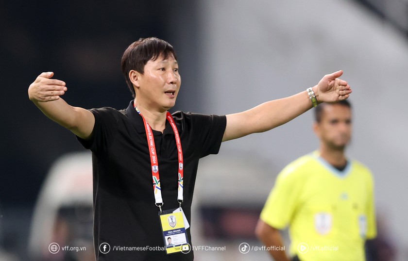 HLV Kim Sang Sik dẫn dắt ASEAN All Stars (Ảnh VFF)
