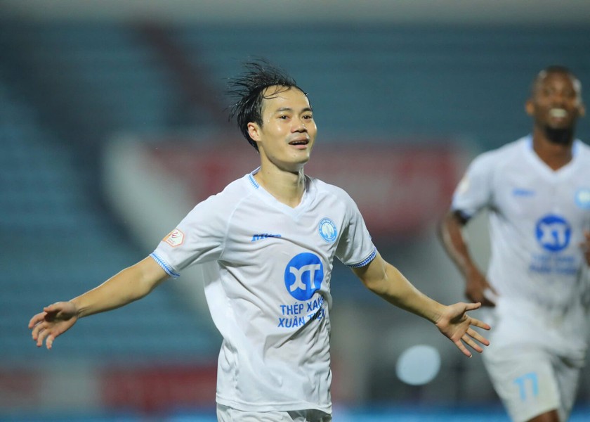 Đội bóng của Văn Toàn đang hướng đến lần thứ 2 liên tiếp vô địch V.League (Ảnh: VPF)