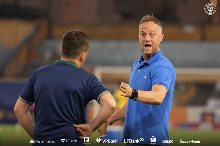 HLV Polking thận trọng trước trận chung kết lượt đi gặp Buriram United (Ảnh CAHN) 