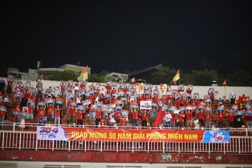 Cổ động viện xứ Nghệ rất mong chờ cuộc đối đầu giữa Hồng Lĩnh Hà Tĩnh và Sông Lam Nghệ An (Ảnh HLHT)