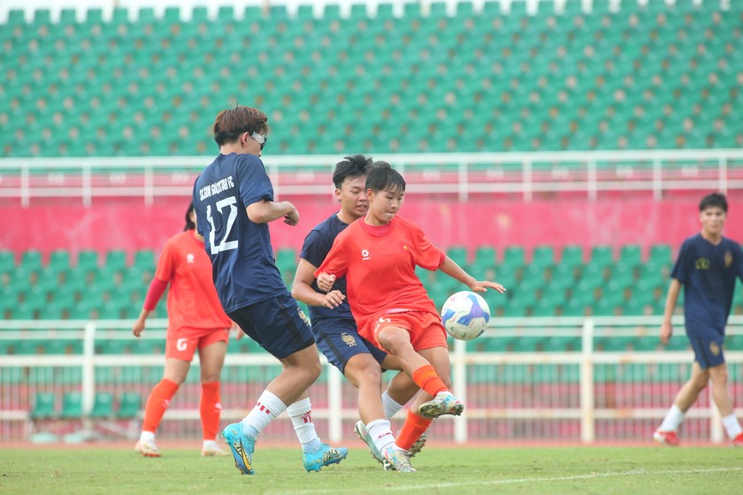 U19 nữ Việt Nam (áo đỏ) đặt mục tiêu vô địch giải U19 Đông Nam Á (Ảnh VFF)