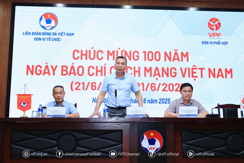 Chủ tịch LĐBĐVN Trần Quốc Tuấn phát biểu tại buổi gặp mặt, chúc mừng các nhà báo, phóng viên nhân dịp 21/6