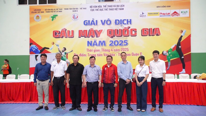 Các đại biểu tham dự khai mạc