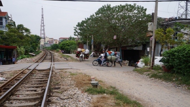 “Đường ngang tử thần” luôn rình rập bắt người.