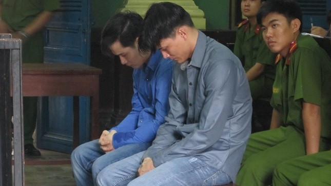 Hai bị cáo tại phiên.