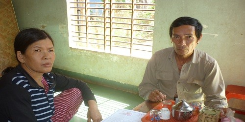 Gia đình nạn nhân Hoa đau đớn kể lại sự việc.