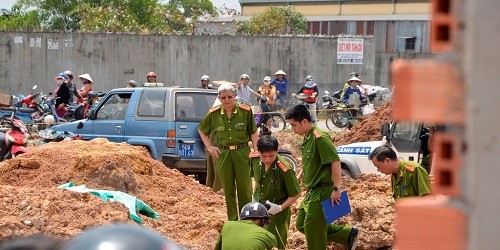 Công an đang tiến hành khám nghiệm hiện trường.