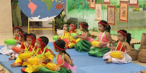 Các bé hào hứng tham gia trại hè của hệ thống trường mầm non Bright School.