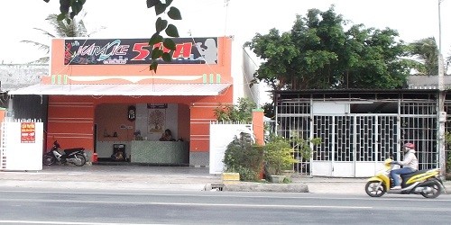 Quán Karaoke 52A (hiện trường vụ án) .