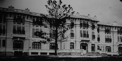 Khách sạn Lang Bian (Place ngày nay) - nơi ở của phái đoàn VNDCCH.