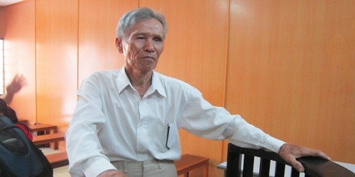 Bị cáo trước vành móng ngựa.