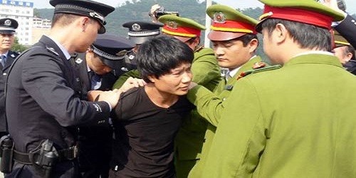 Bàn giao đối tượng Quách Tiến Hồng.