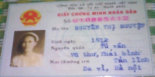 Chứng minh nhân dân của cụ Nguyệt.