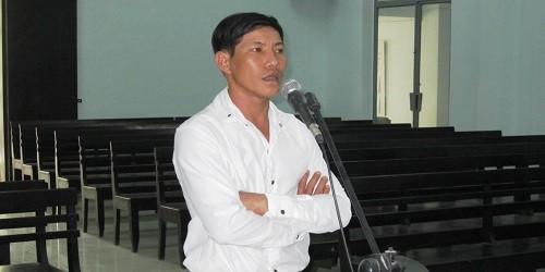 Bị cáo trước vành móng ngựa.