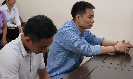 Anh em Hà tại tòa.