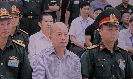 Bị cáo Út "trọc" tại tòa.