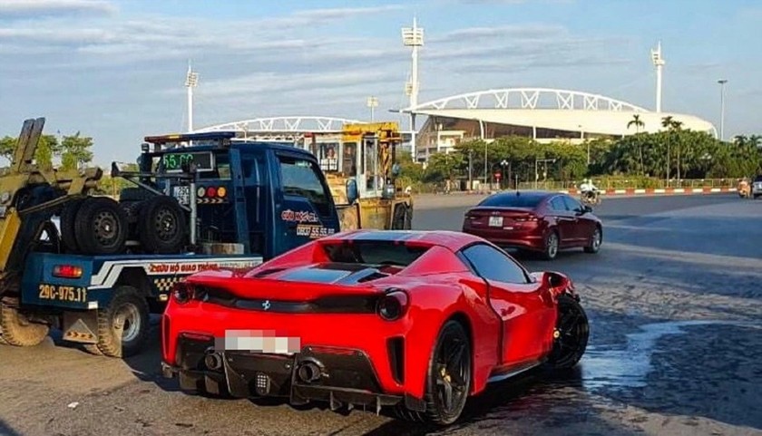 Việt khai là người điều khiển siêu xe Ferrari gây tai nạn.