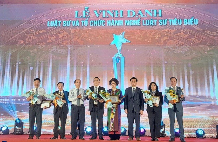 6 luật sư tiêu biểu được vinh danh.