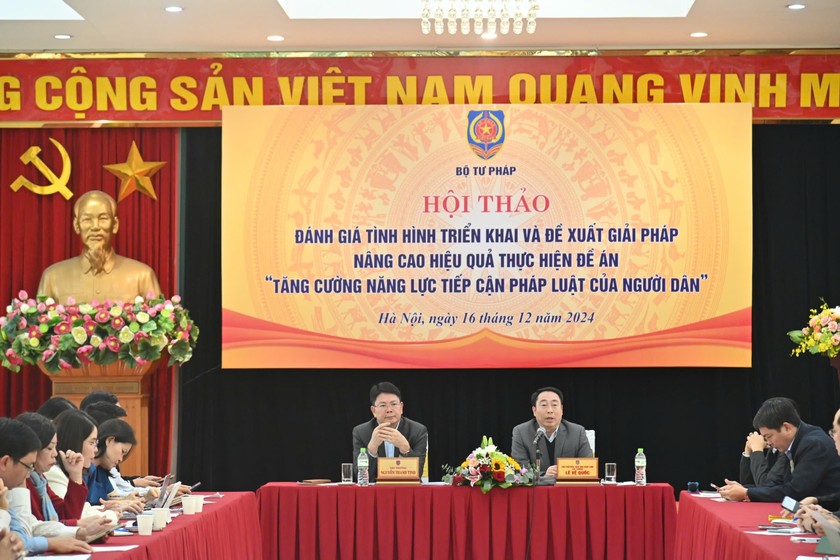 Cảnh Hội thảo Đánh giá tình hình triển khai và đề xuất giải pháp nâng cao hiệu quả thực hiện Đề án “Tăng cường năng lực tiếp cận pháp luật của người dân”.