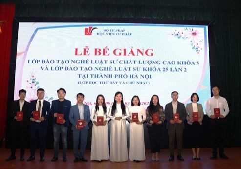 Học viện Tư pháp tổ chức bế giảng Lớp đào tạo nghề luật sư khóa 25 lần 2 học Thứ bảy, Chủ nhật và Lớp đào tạo nghề sư chất lượng cao khoá 5 tại TP. Hà Nội.