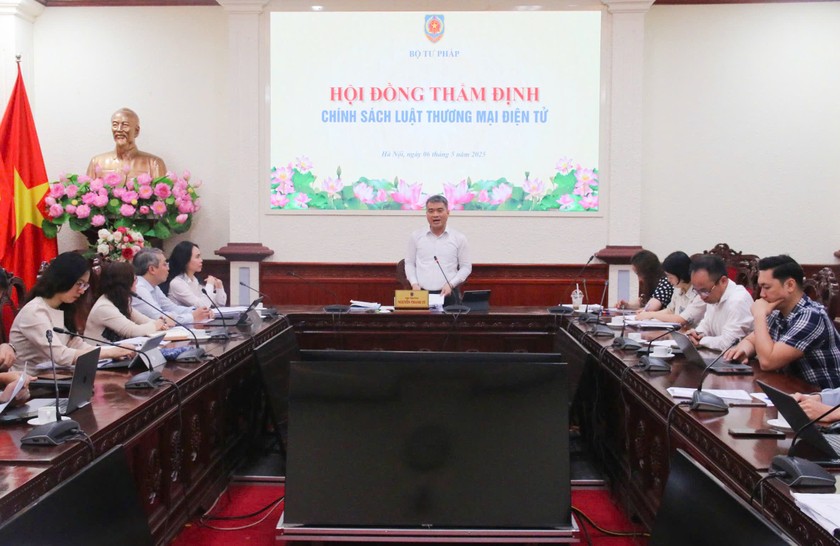 Toàn cảnh họp Hội đồng thẩm định.