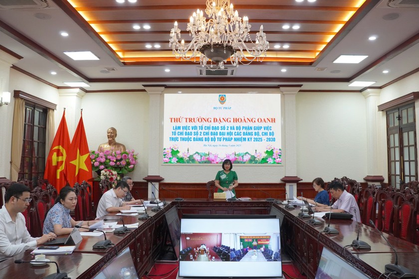 Toàn cảnh buổi làm việc.