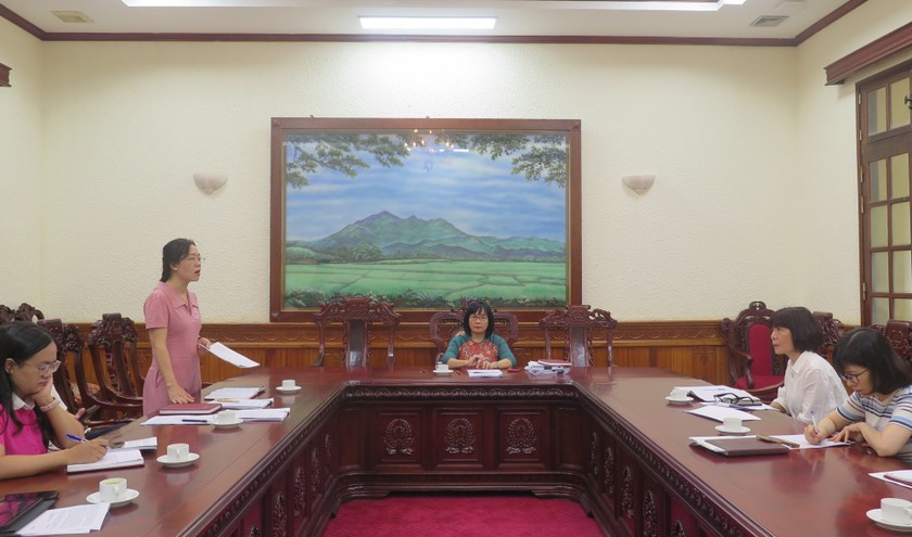 Cảnh buổi làm việc.