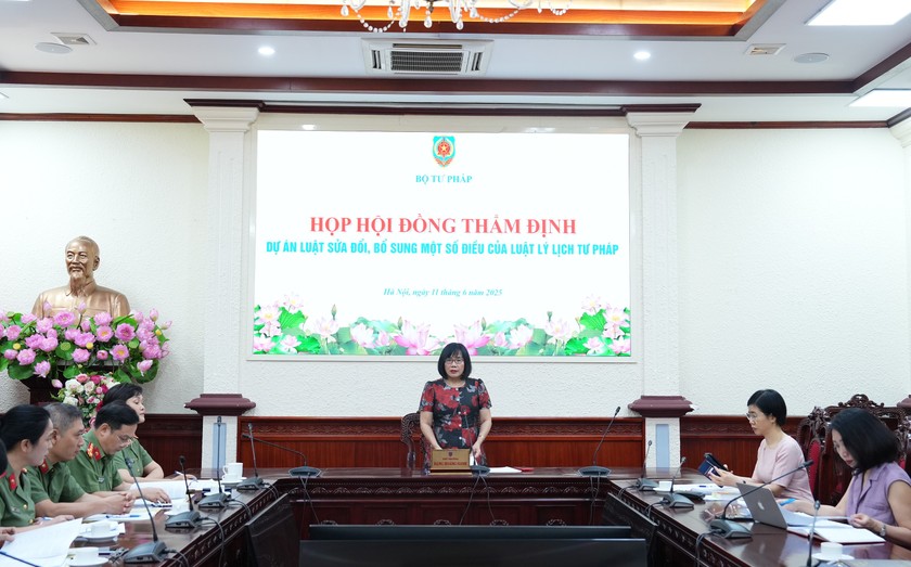 Cảnh phiên họp Hội đồng thẩm định.