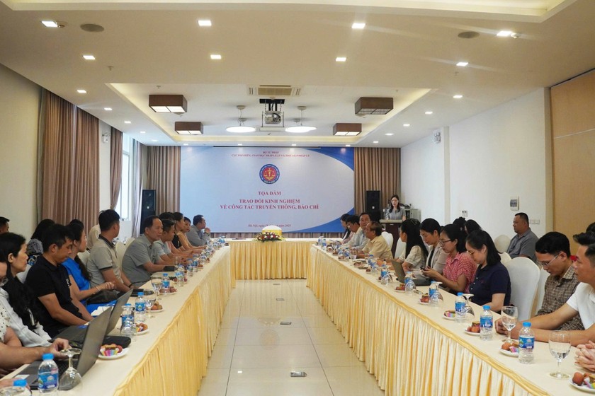 Cảnh Tọa đàm.