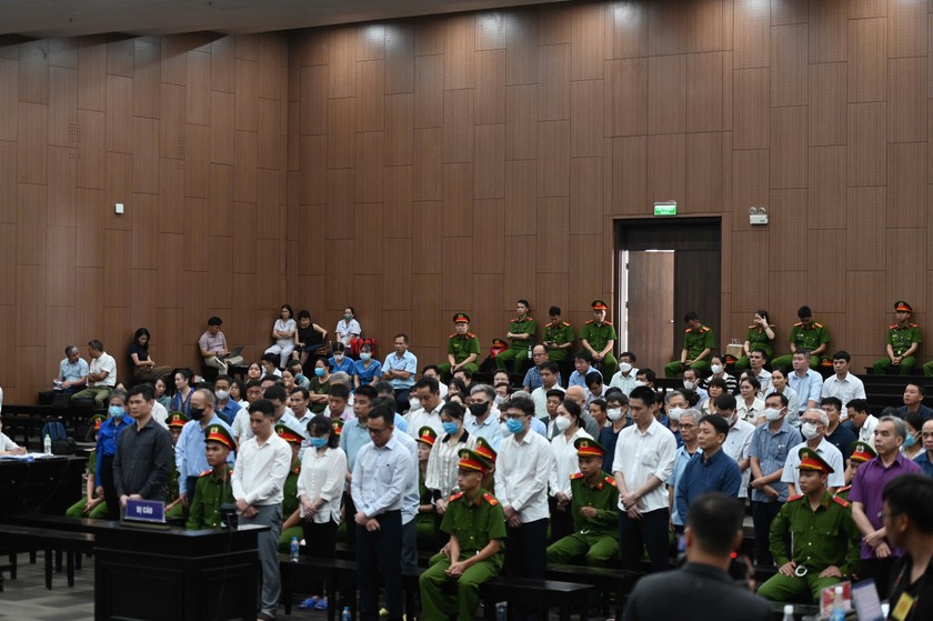 Các bị cáo tại tòa.