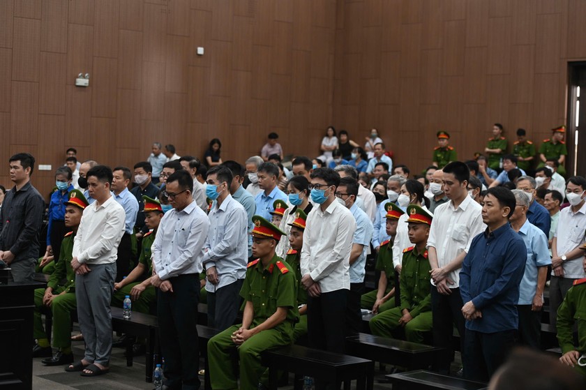 Các bị cáo tại tòa.