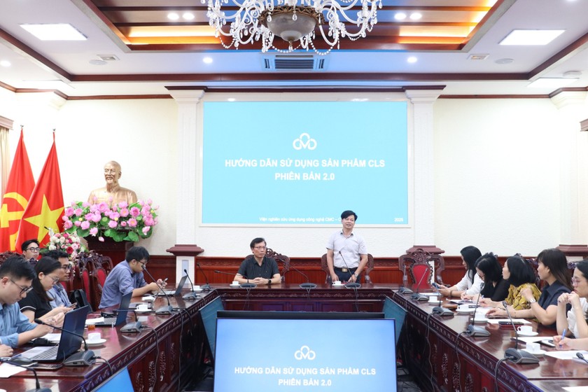Cảnh tổ chức buổi hướng dẫn sử dụng các chức năng phần mềm Trợ lý ảo rà soát văn bản quy phạm pháp luật. 