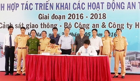 Ký kết Chương trình phối hợp triển khai các hoạt động an toàn giao thông giai đoạn 2016- 2018,