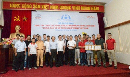 Các thị sinh được giải và Ban tổ chức