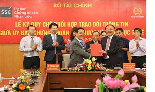 Ủy ban chứng khoán nhà nước và Tổng cục thuế ký Quy chế phối hợp trao đổi thông tin 