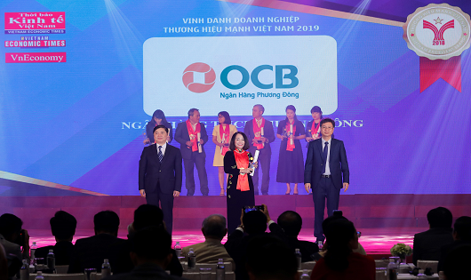 Đại diện OCB nhận giải thường