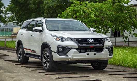 Fortuner TRD 2019 có giá gần 1,2 tỷ đồng