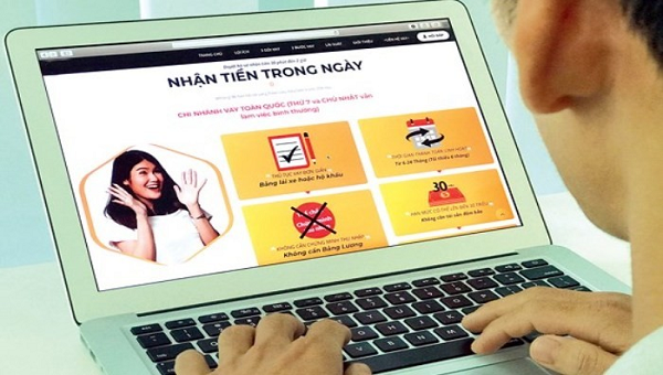 Cẩn trọng khi vay tiền trực tuyến