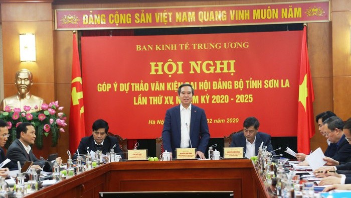 Trưởng ban Kinh tế TW phát biểu tại Hội nghị cho ý kiến vào dự thảo văn kiện Đại hội Đảng bộ Sơn La lần thứ XV nhiệm kỳ 2020 – 2025