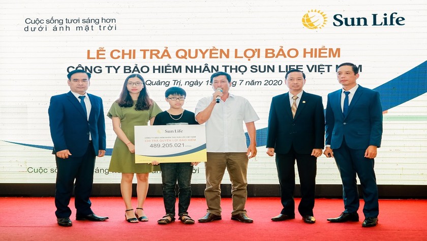 Sun Life Việt Nam chi trả quyền lợi bảo hiểm cho Khách hàng tại Quảng Trị