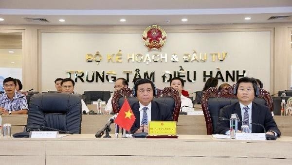 Bộ trưởng Bộ KH&ĐT phát biểu tại Hội nghị trực tuyến.