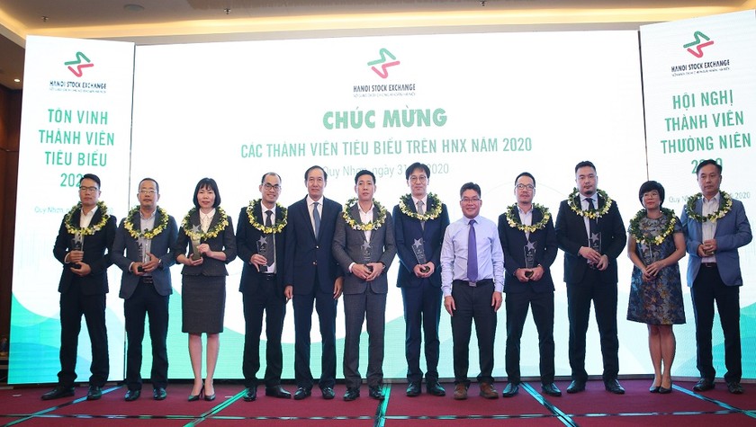 Tôn vinh 10 công ty chứng khoán tiêu biểu 2019- 2020.