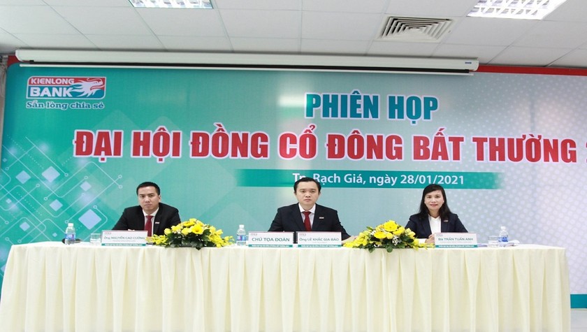 Chủ tọa phiên họp ĐHĐCĐ bất thường của Kienlongbank