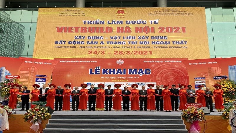 Cắt băng khai mạc triển lãm Quốc tế VIETBUILD Hà Nội 2021.